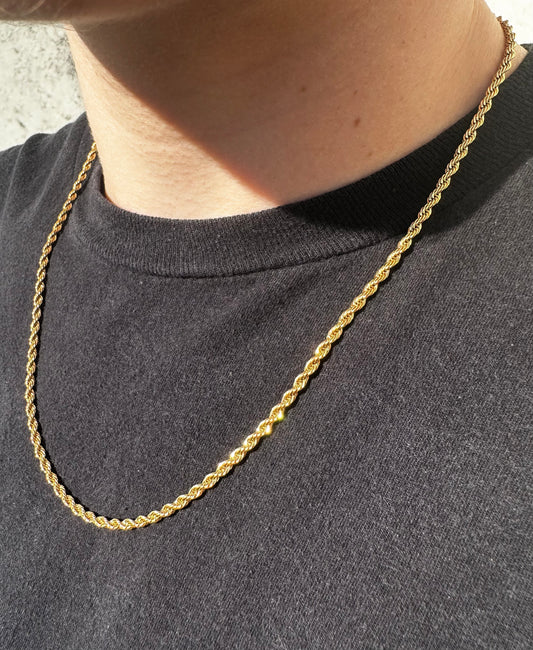 model wearing a 18k rope chain on top of a black shirt in the sunlight